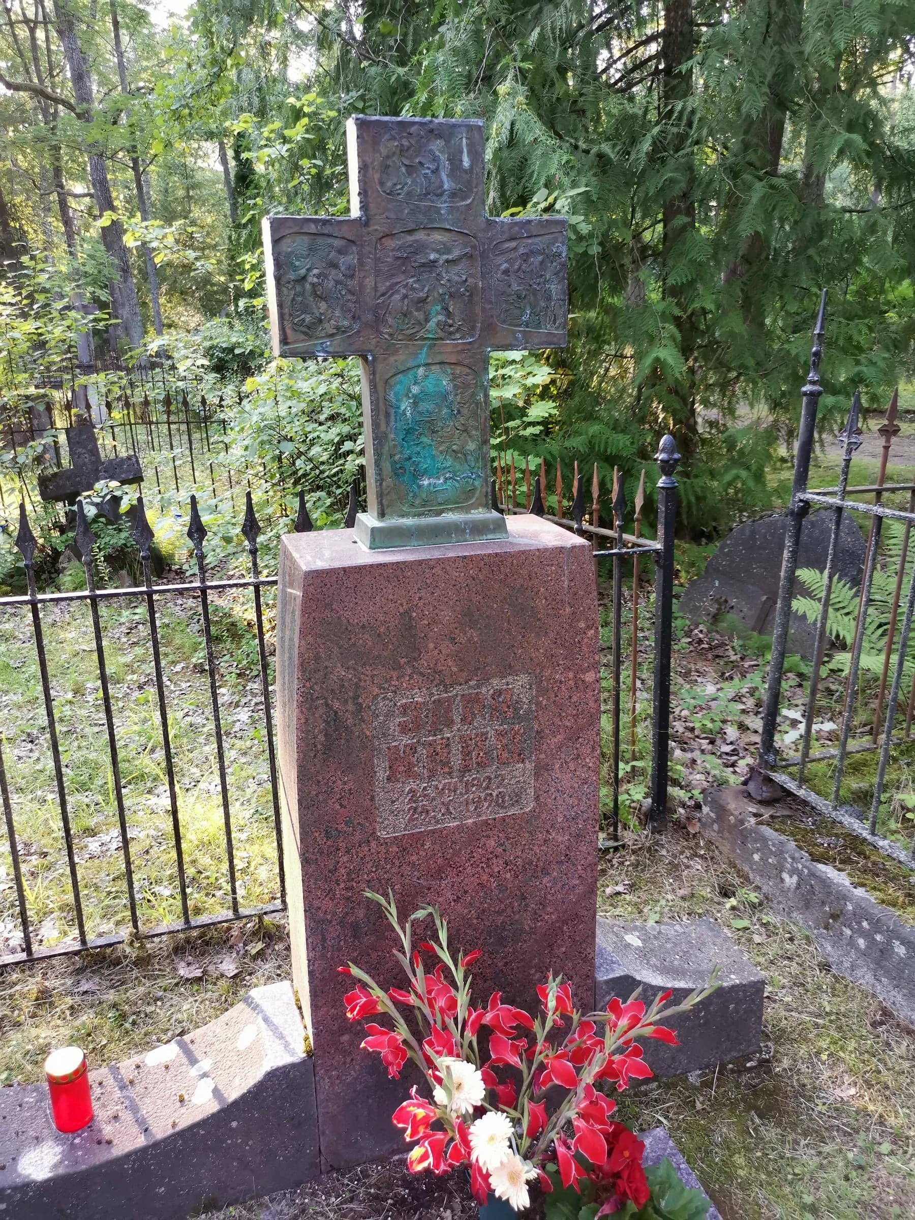 Raadi cemetery