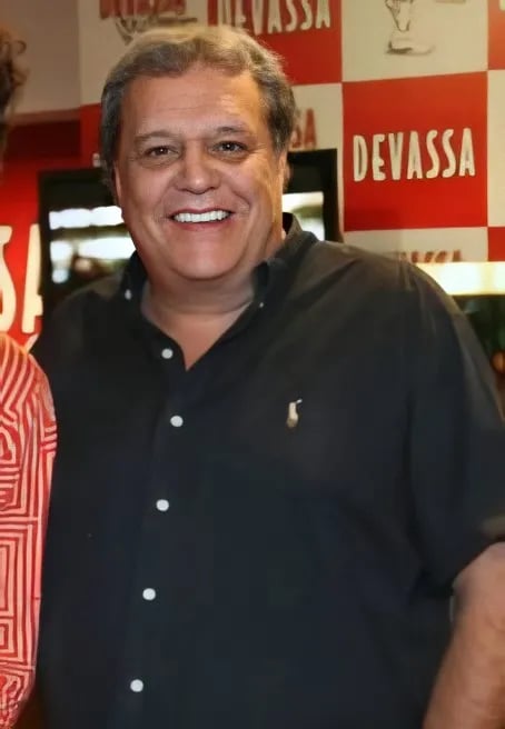 Portrait of Dennis Carvalho (1947–2026) – memorial page