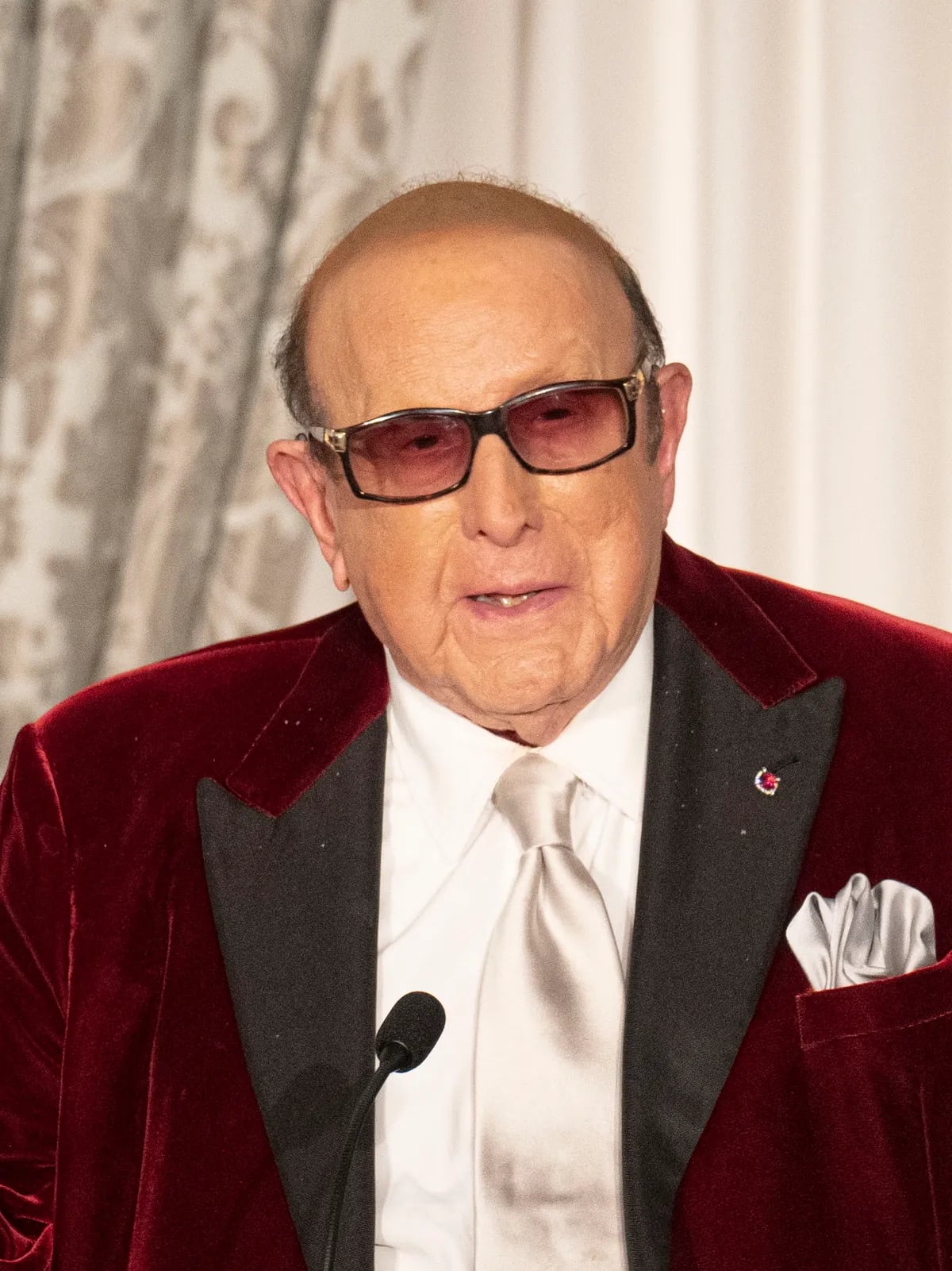 Portrait of Clive Davis (1932–2026) – memorial page