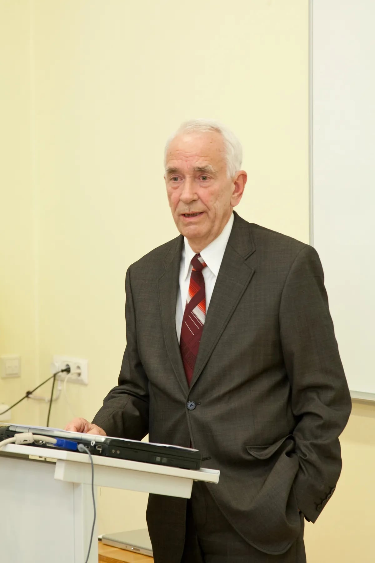Porträt von Ain-Elmar Kaasik (1934–2026) – Gedenkseite