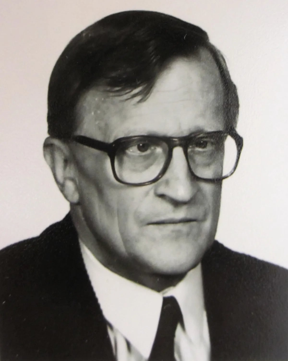 Porträt von Erhard Hirsch (1928–2026) – Gedenkseite