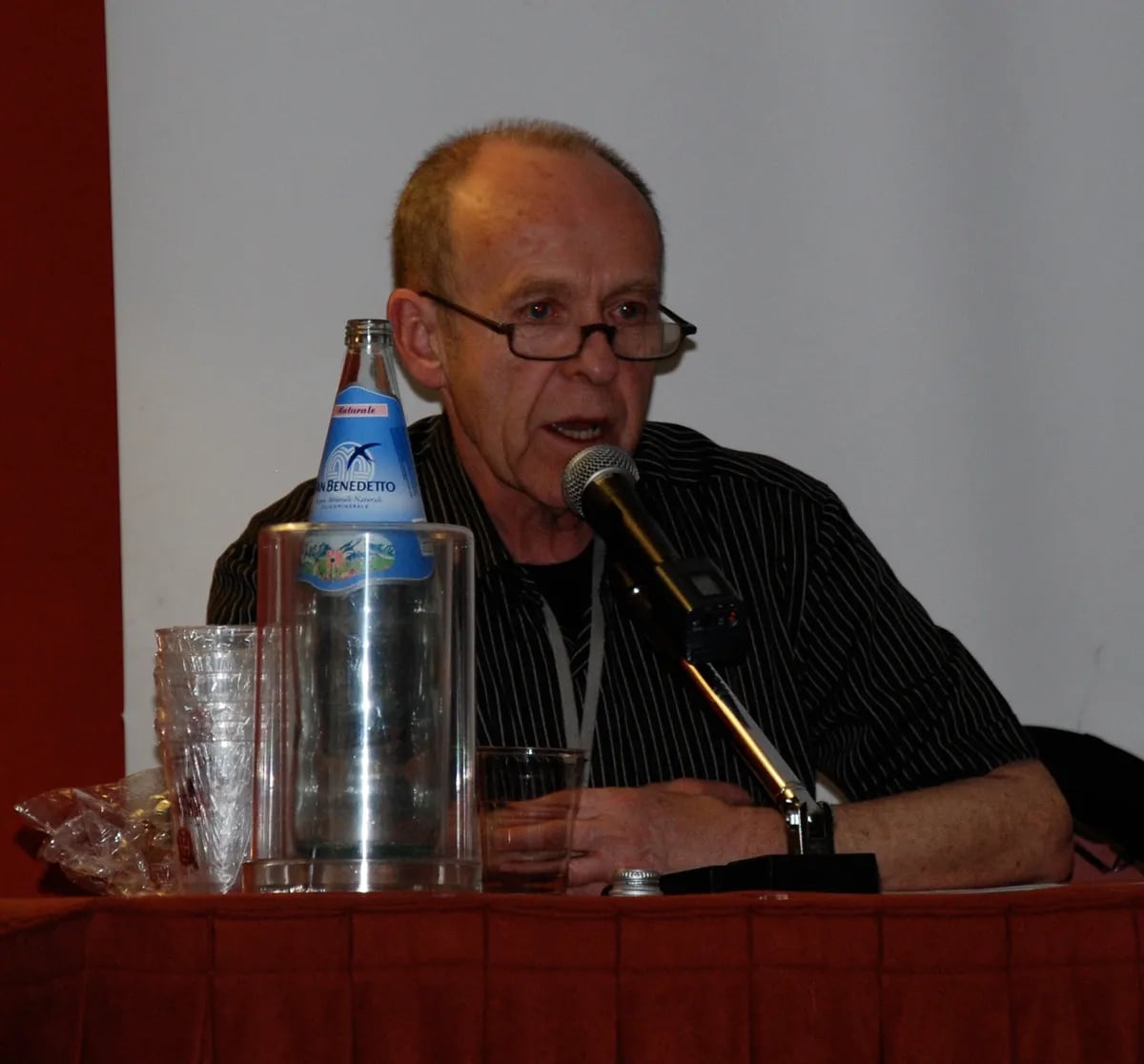 Porträt von Ian Watson (1943–2026) – Gedenkseite