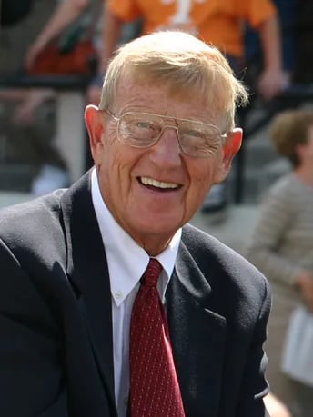 Porträt von Lou Holtz (1937–2026) – Gedenkseite