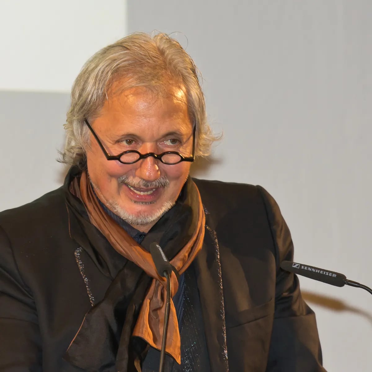 Porträt von Konrad Beikircher (1945–2026) – Gedenkseite