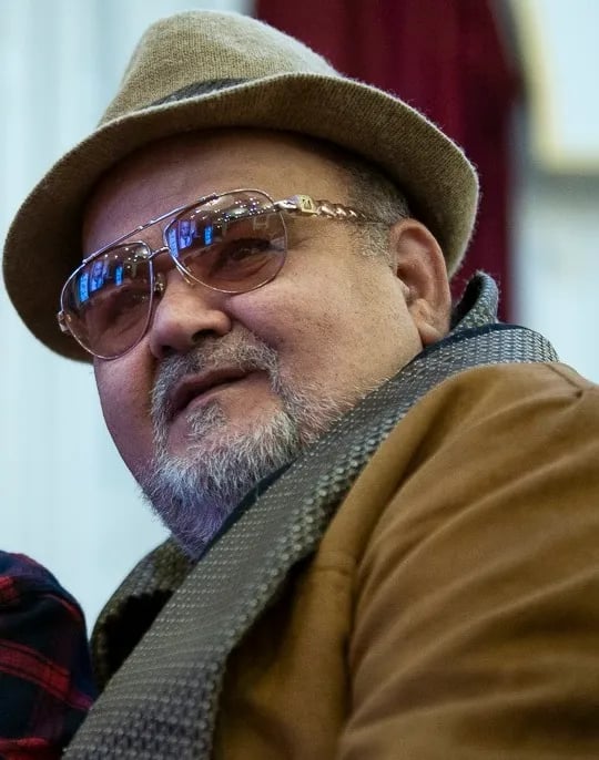 Porträt von Akbar Abdi (1960–2026) – Gedenkseite