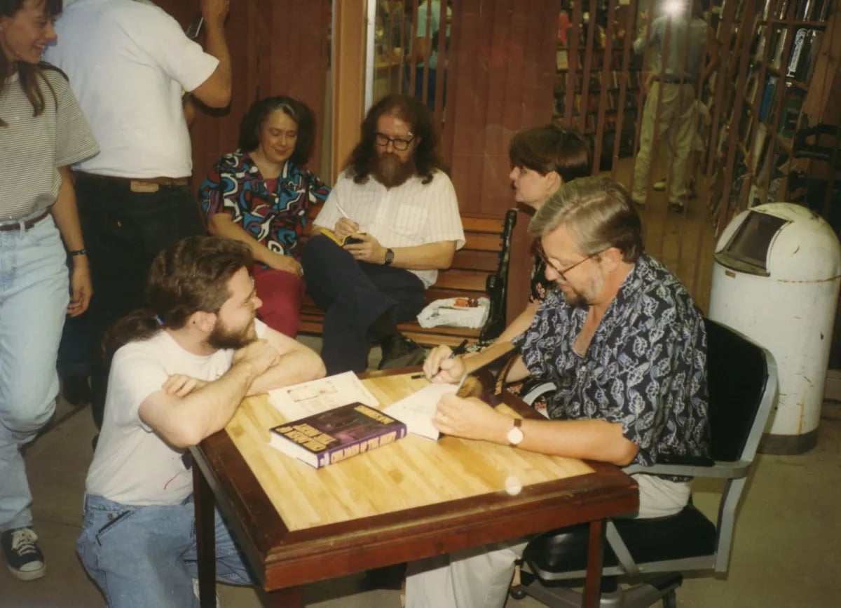 Portrait of Dan Simmons (1948–2026) – memorial page