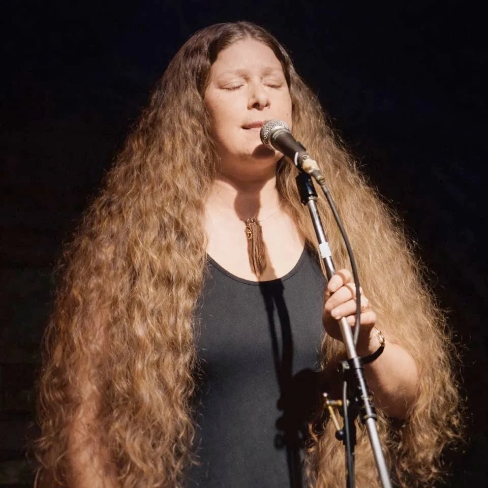 Porträt von Dolores Keane (1953–2026) – Gedenkseite