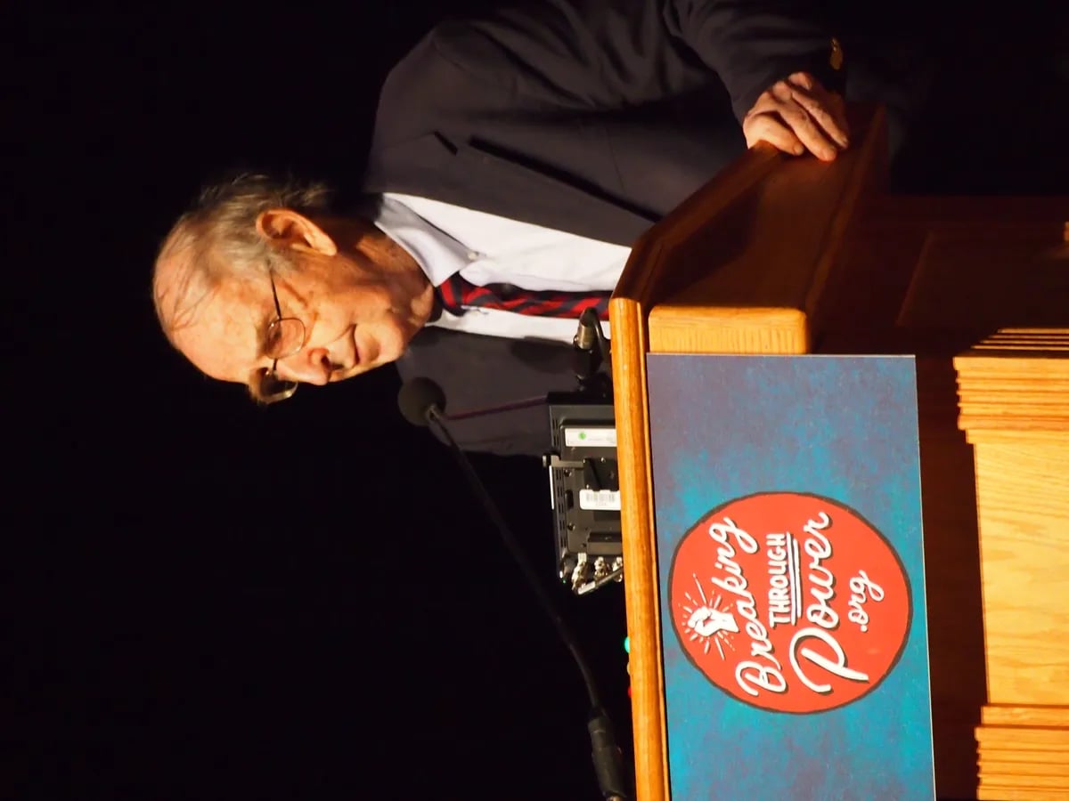 Porträt von Colman McCarthy (1938–2026) – Gedenkseite