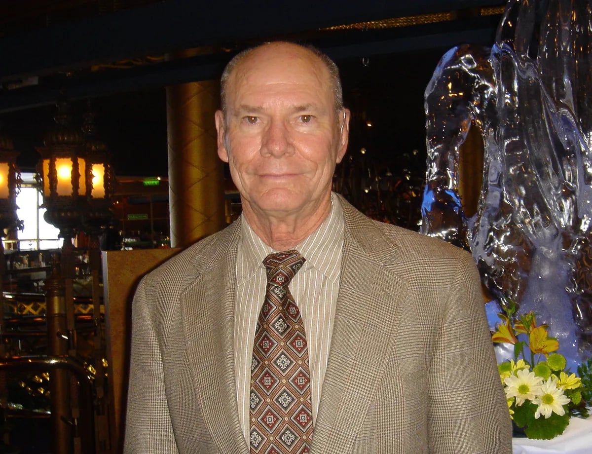 Portrait of Robert Plemmons (1938–2026) – memorial page
