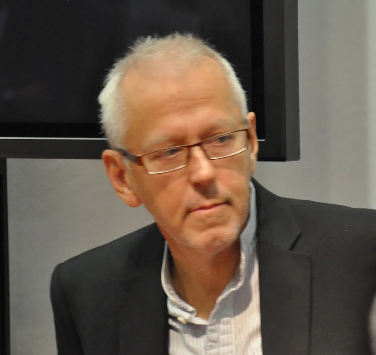 Porträt von Henric Holmberg (1946–2026) – Gedenkseite