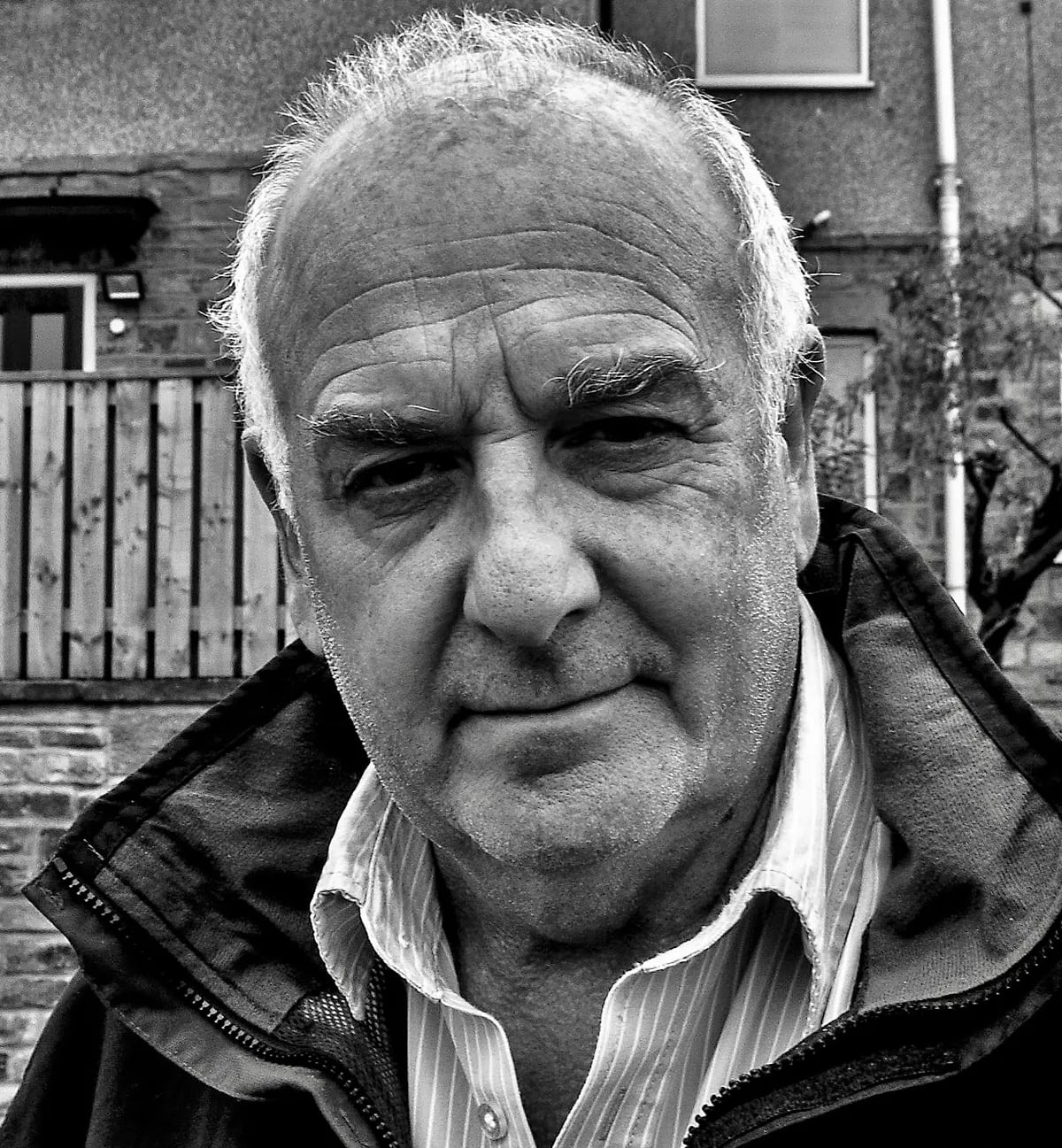 Porträt von Lloyd Jones (1951–2026) – Gedenkseite
