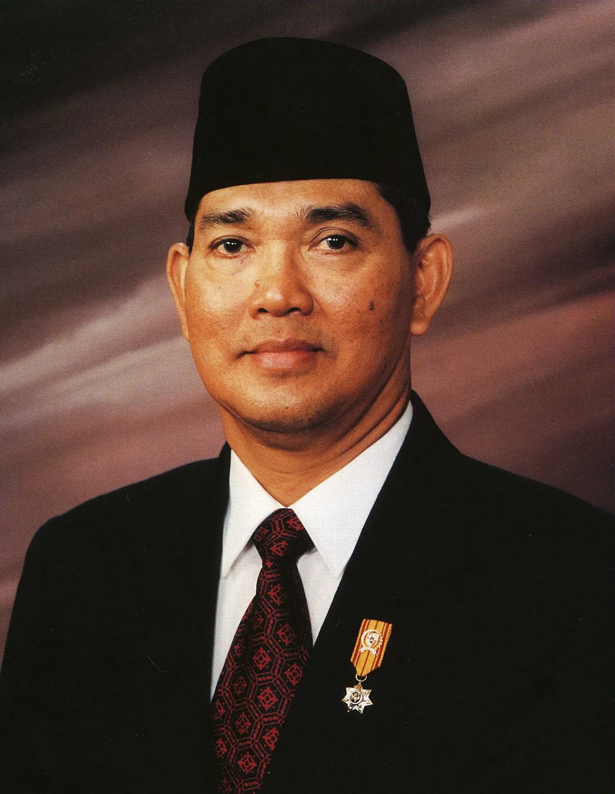 Porträt von Try Sutrisno (1935–2026) – Gedenkseite