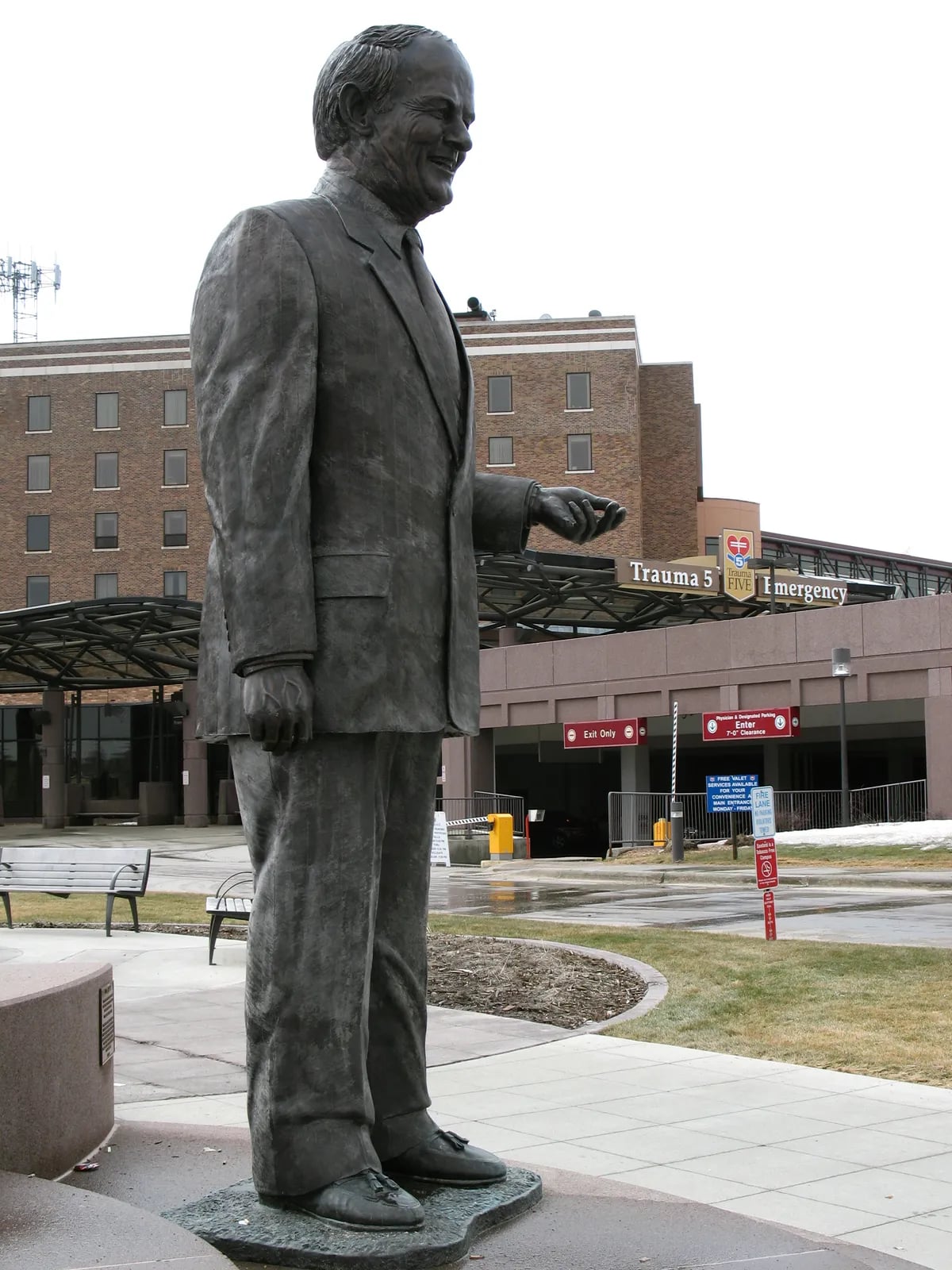 Portrait of T. Denny Sanford (1935–2026) – memorial page