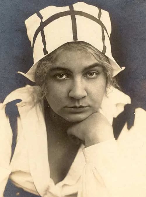 Portrait of Lina Carstens (1892–1978) – memorial page