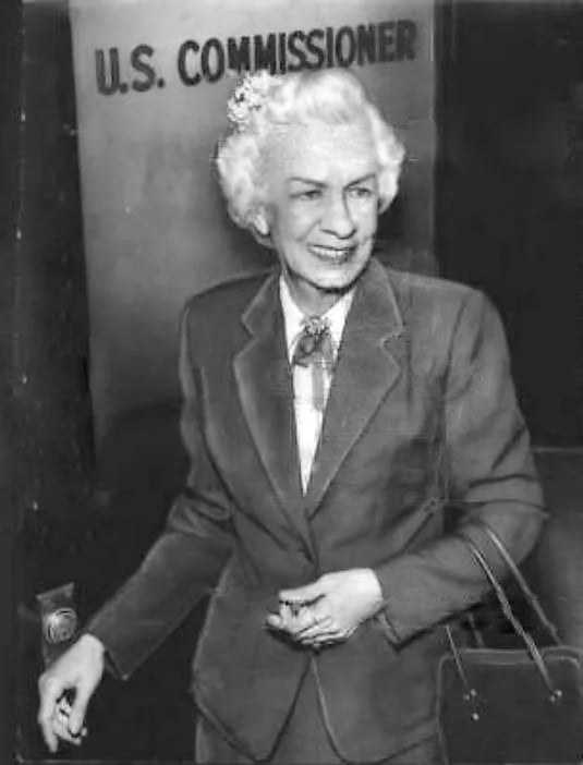 Porträt von Louise O. Charlton (1889–1967) – Gedenkseite