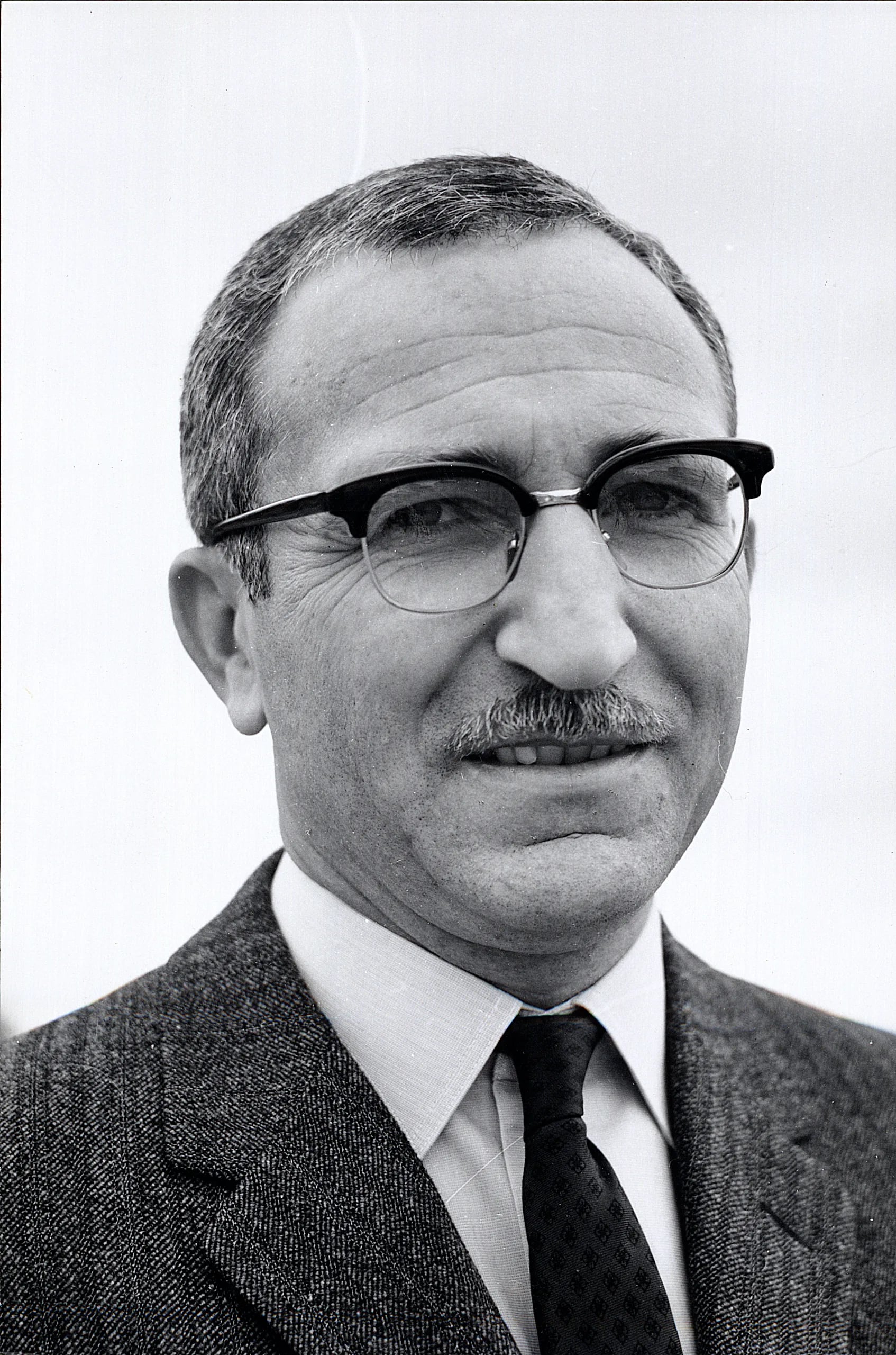 Porträt von Themistocles Dracos (1928–2021) – Gedenkseite