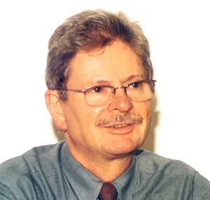 Porträt von Daniel Joseph Hogan (1942–2010) – Gedenkseite