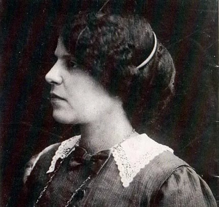 Porträt von Dona Yayá (1887–1961) – Gedenkseite