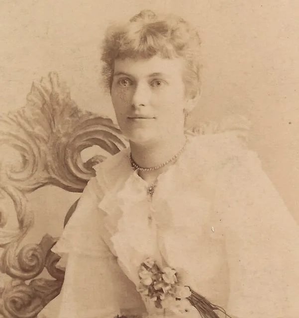 Portrait of Augusta Holtz (1871–1986) – memorial page