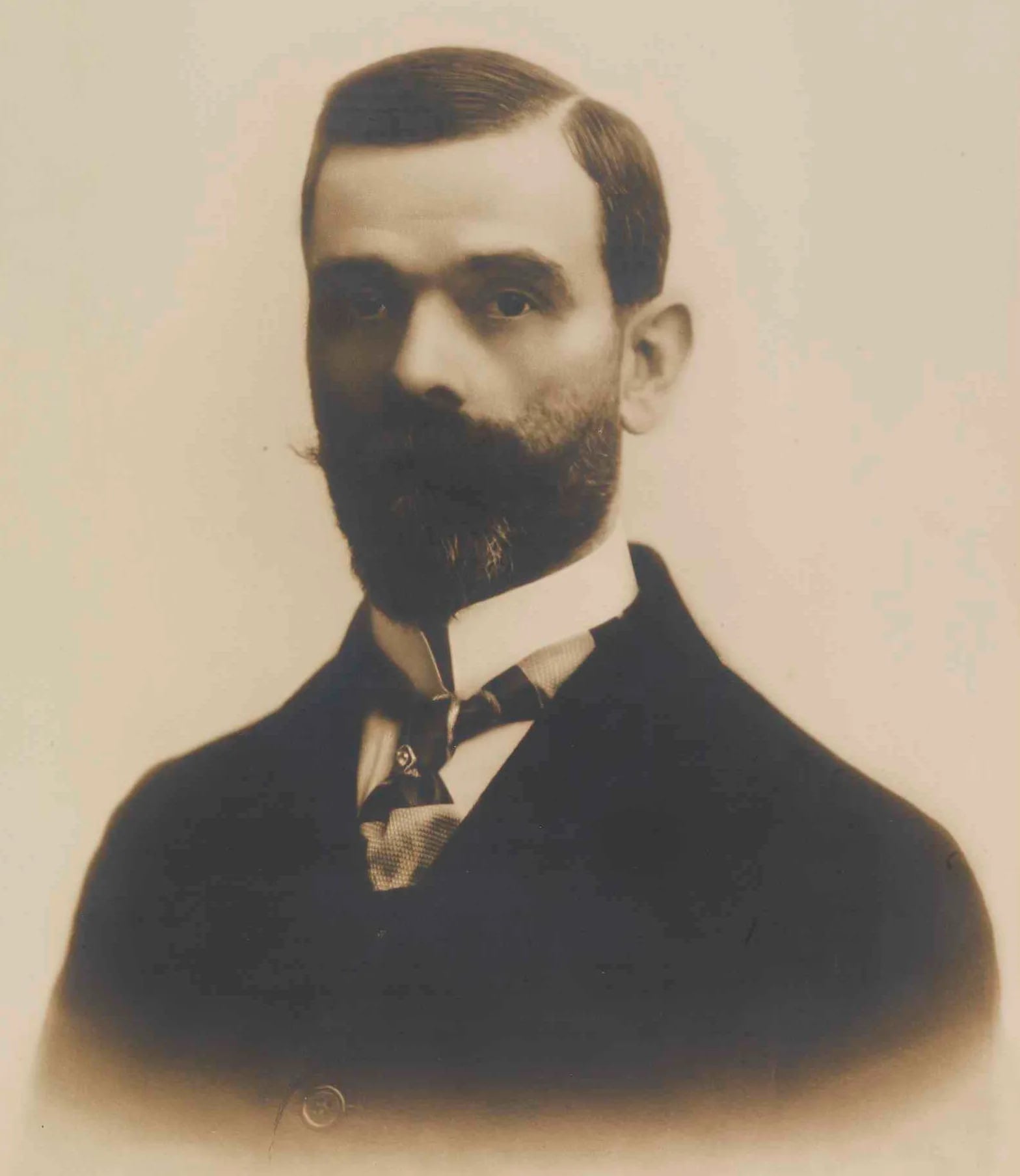 Portrait of Eusébio Leão (1864–1926) – memorial page