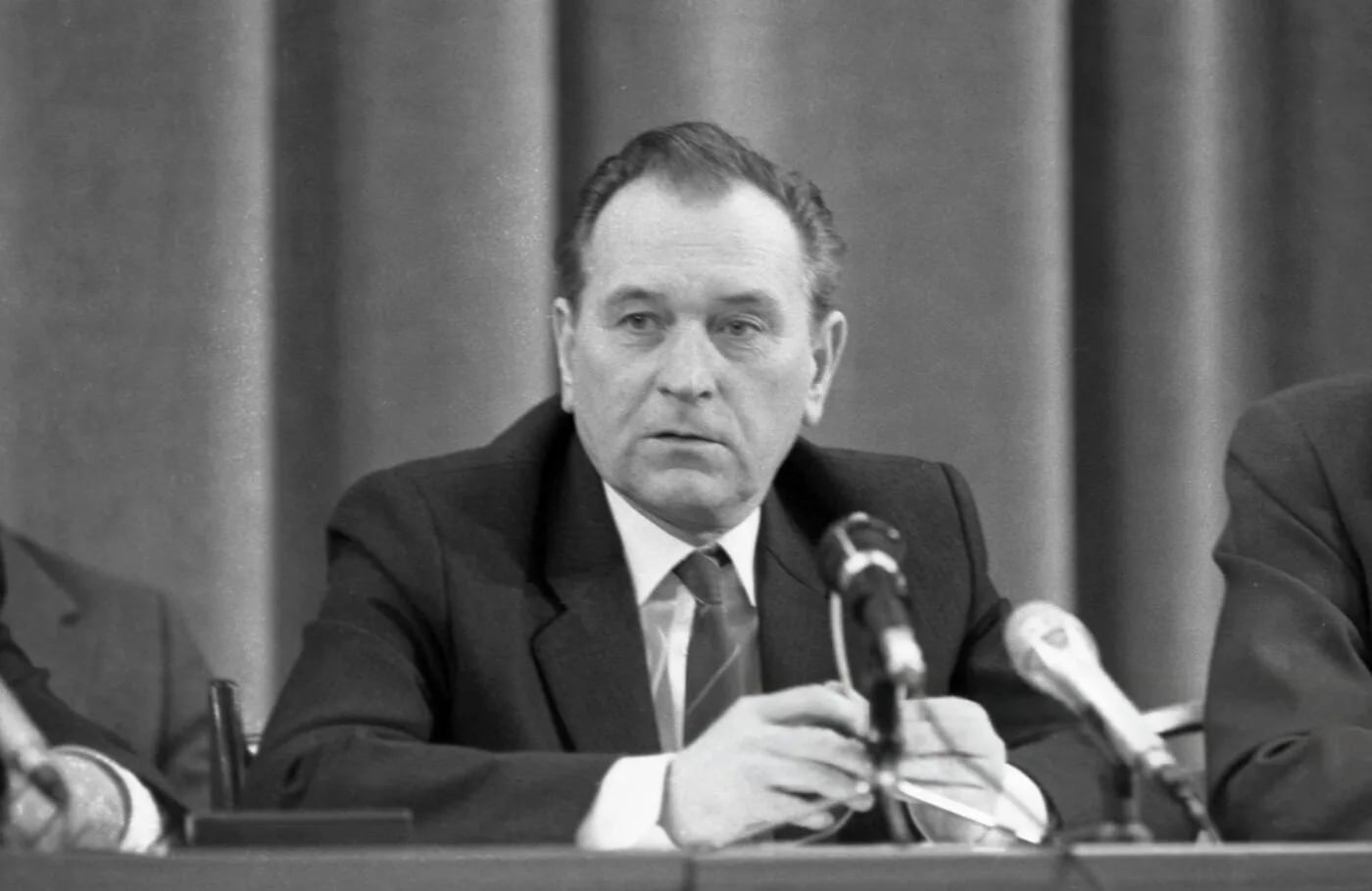 Porträt von Károly Grósz (1930–1996) – Gedenkseite