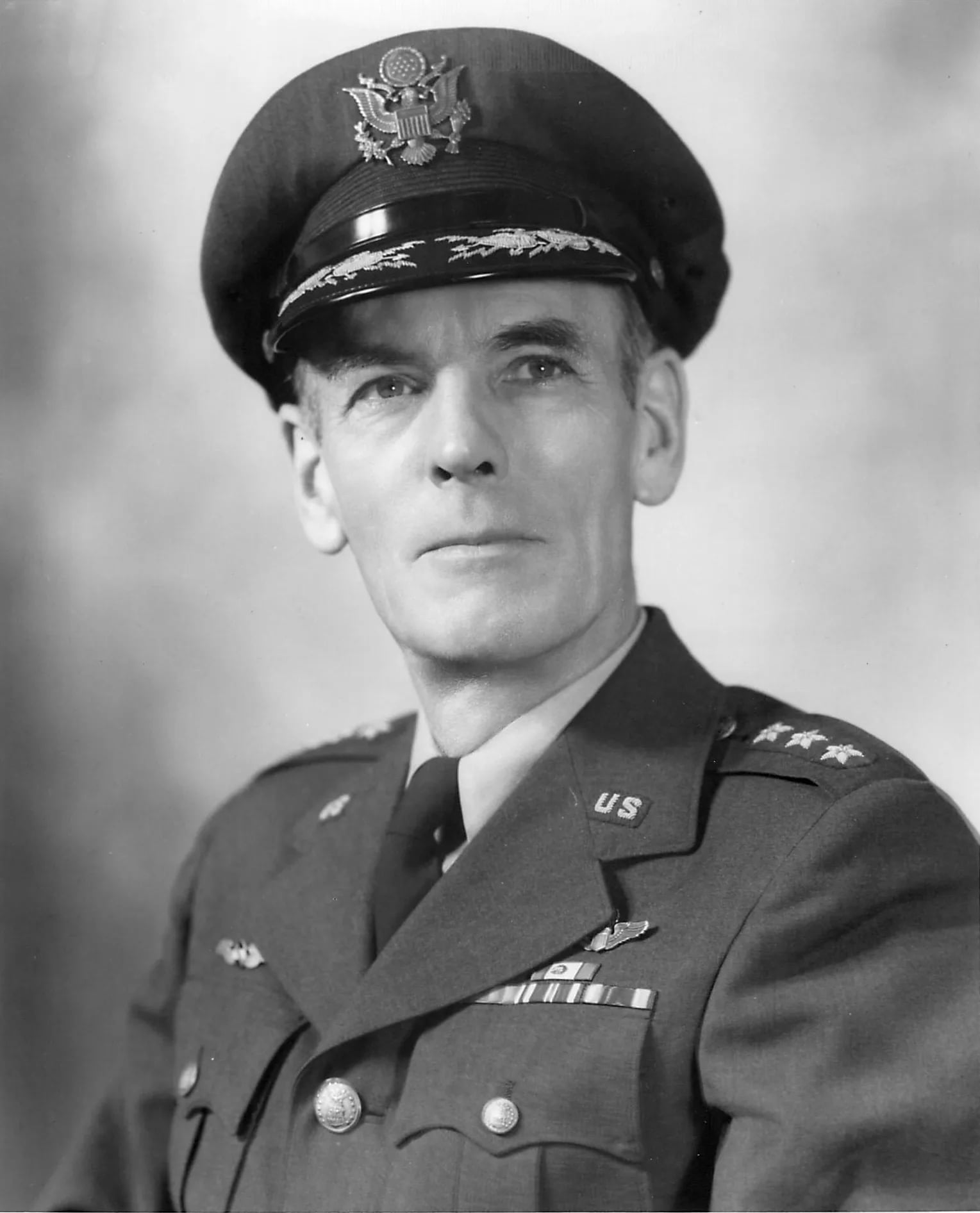 Porträt von Hubert R. Harmon (1892–1957) – Gedenkseite