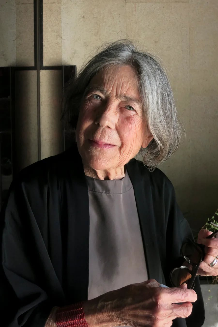 Porträt von Lourdes Castro (1930–2022) – Gedenkseite