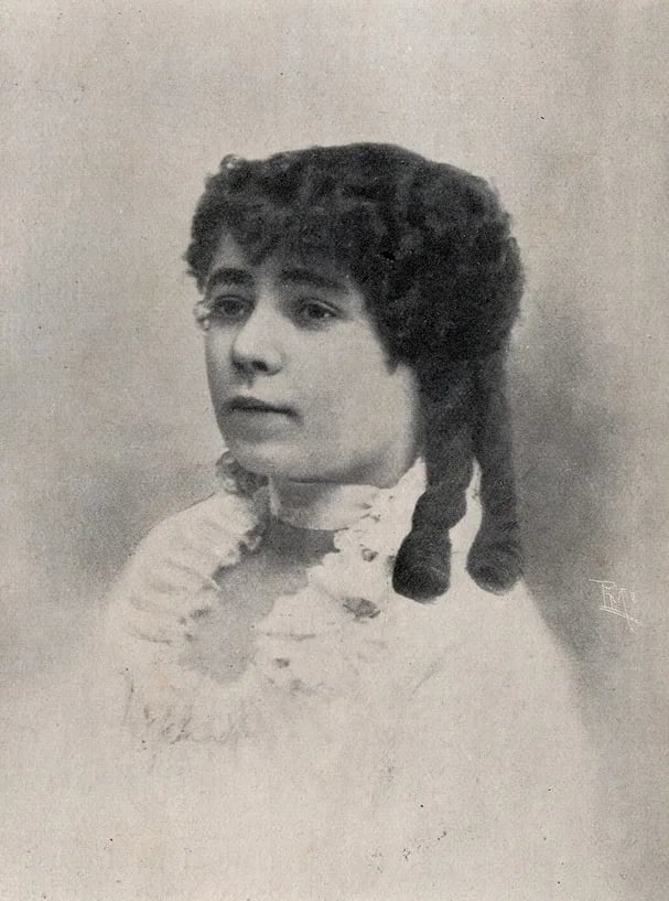 Porträt von Mécia Mouzinho de Albuquerque (1870–1961) – Gedenkseite
