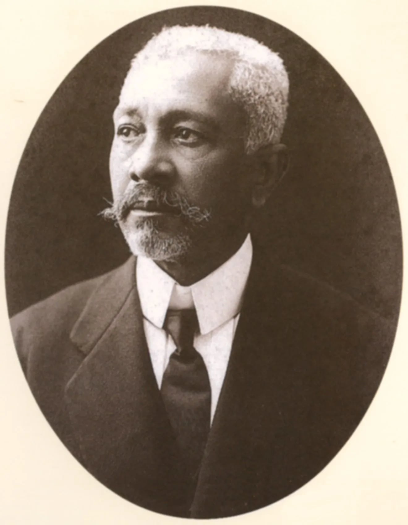 Porträt von Teodoro Fernandes Sampaio (1855–1937) – Gedenkseite