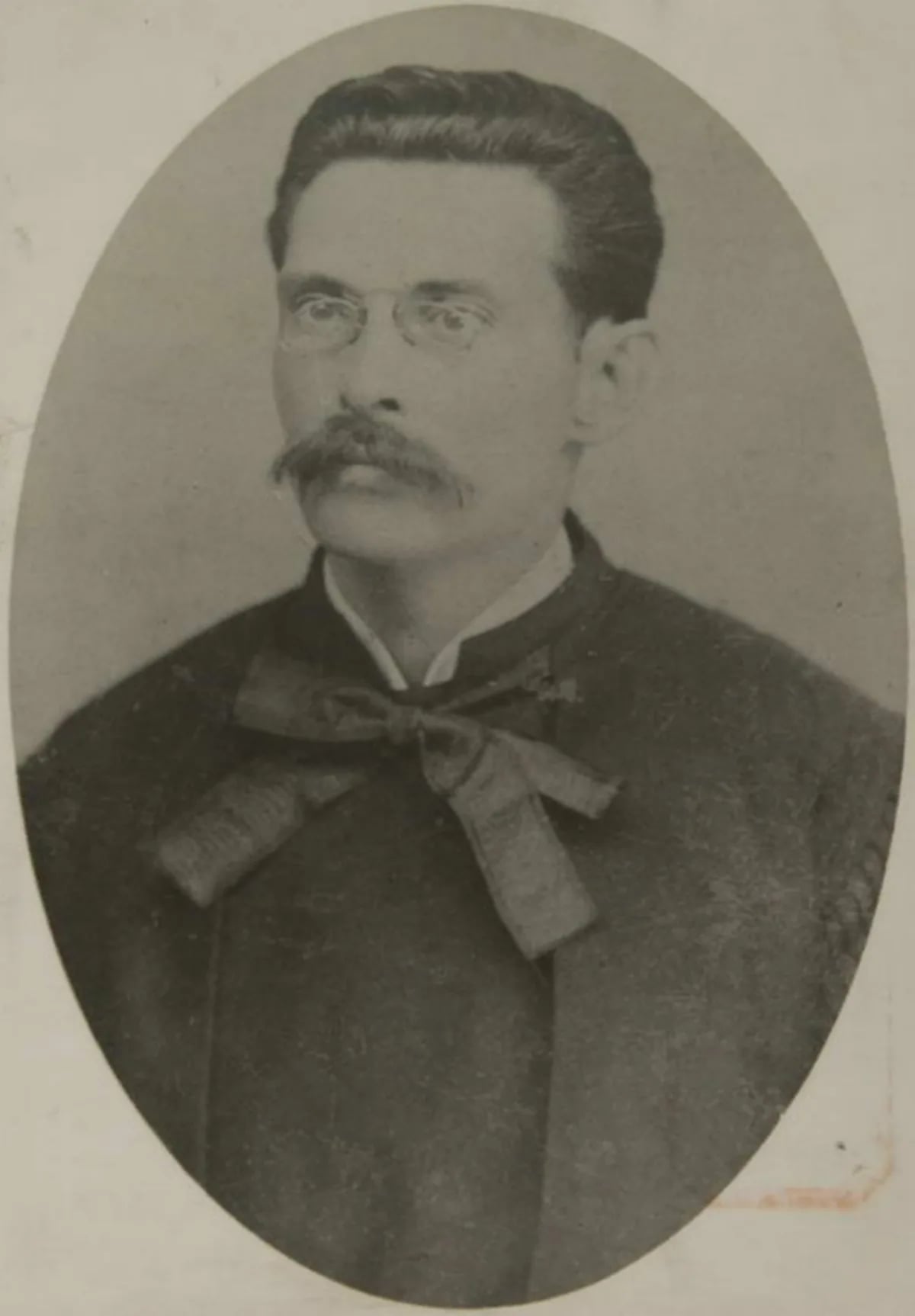 Porträt von Tranquilino Leovigildo Torres (1859–1896) – Gedenkseite