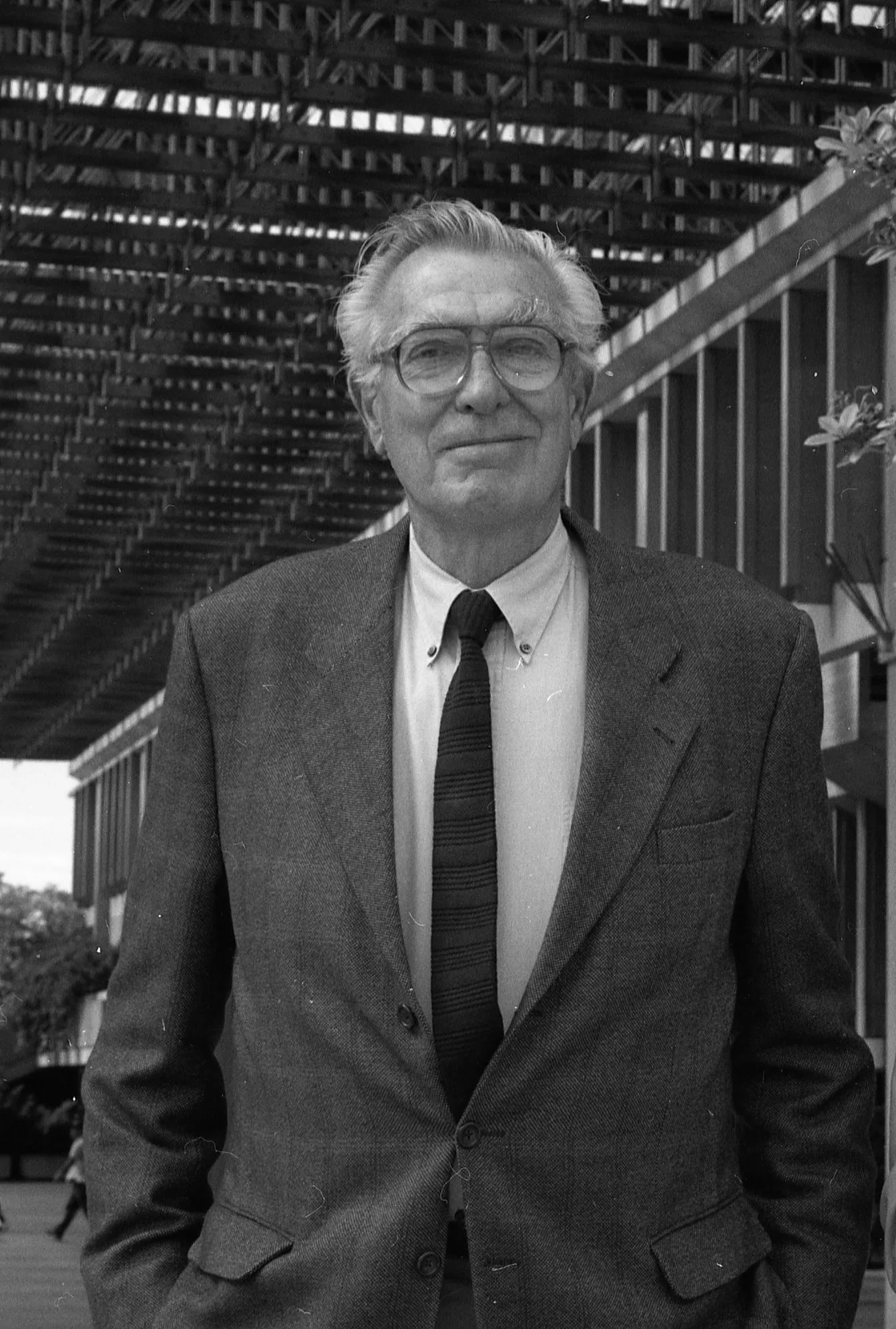 Portrait of Geoffrey Massey (1924–2020) – memorial page