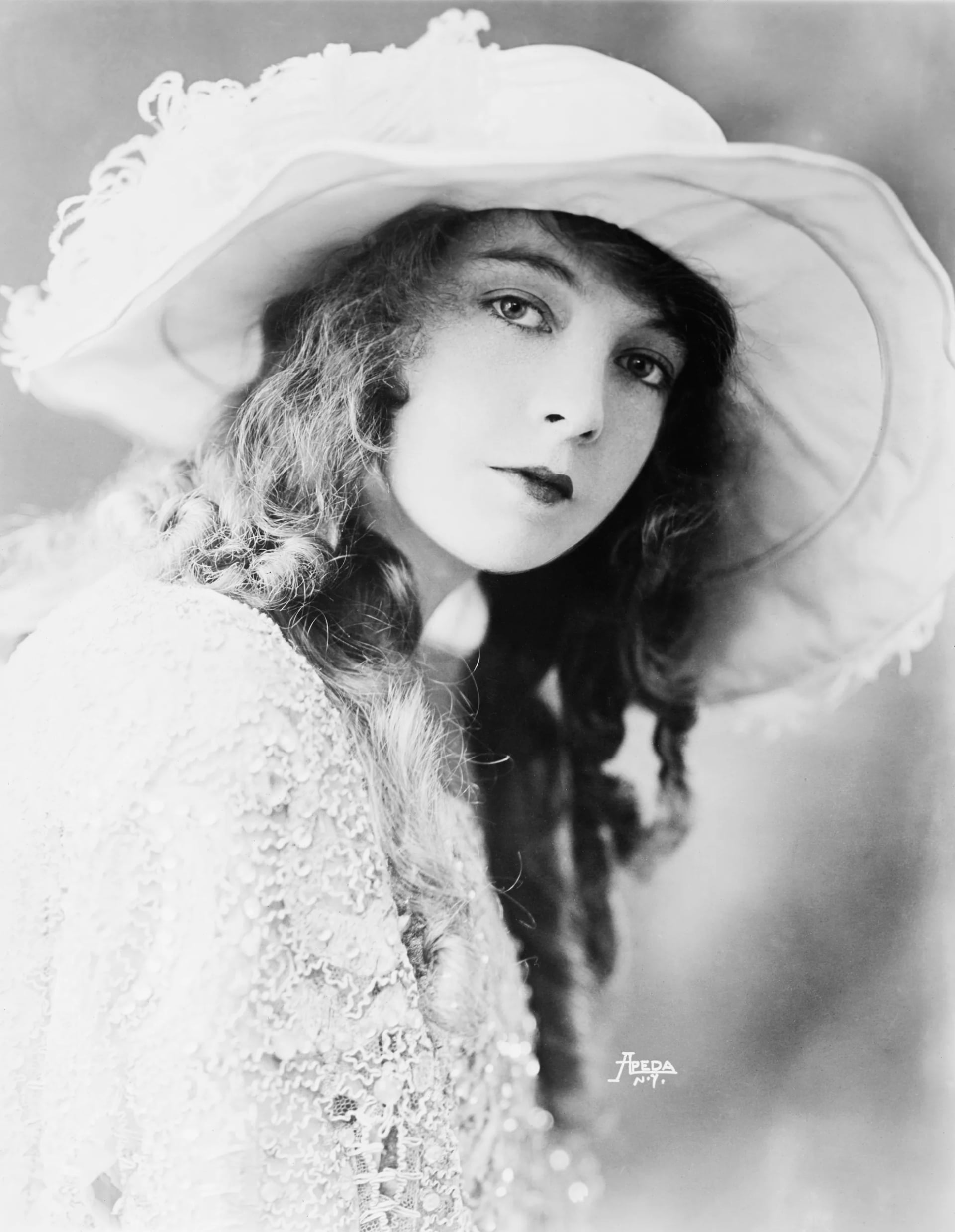 Portrait of Lillian Gish (1893–1993) – memorial page