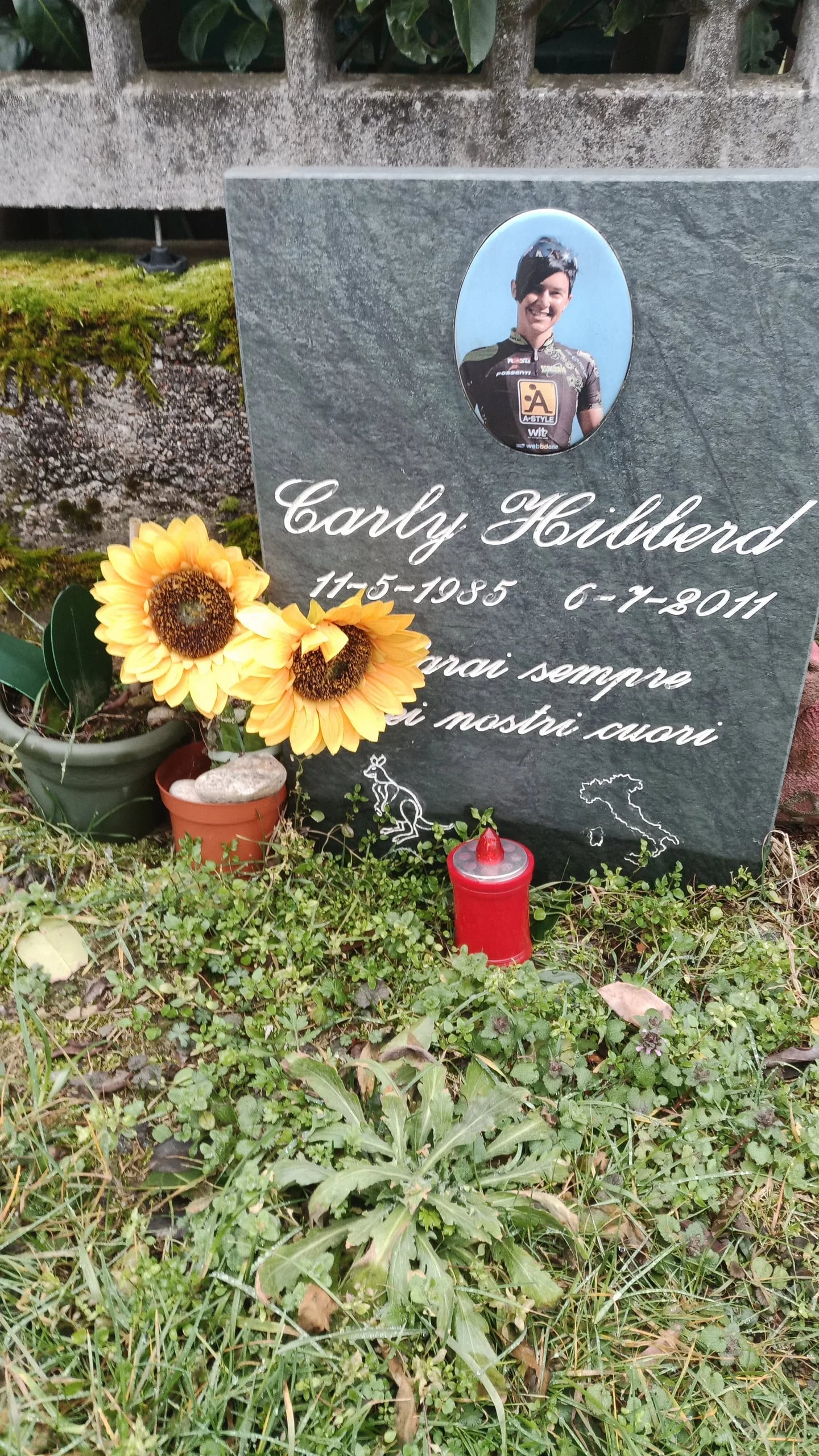 Portrait of Carly Hibberd (1985–2011) – memorial page