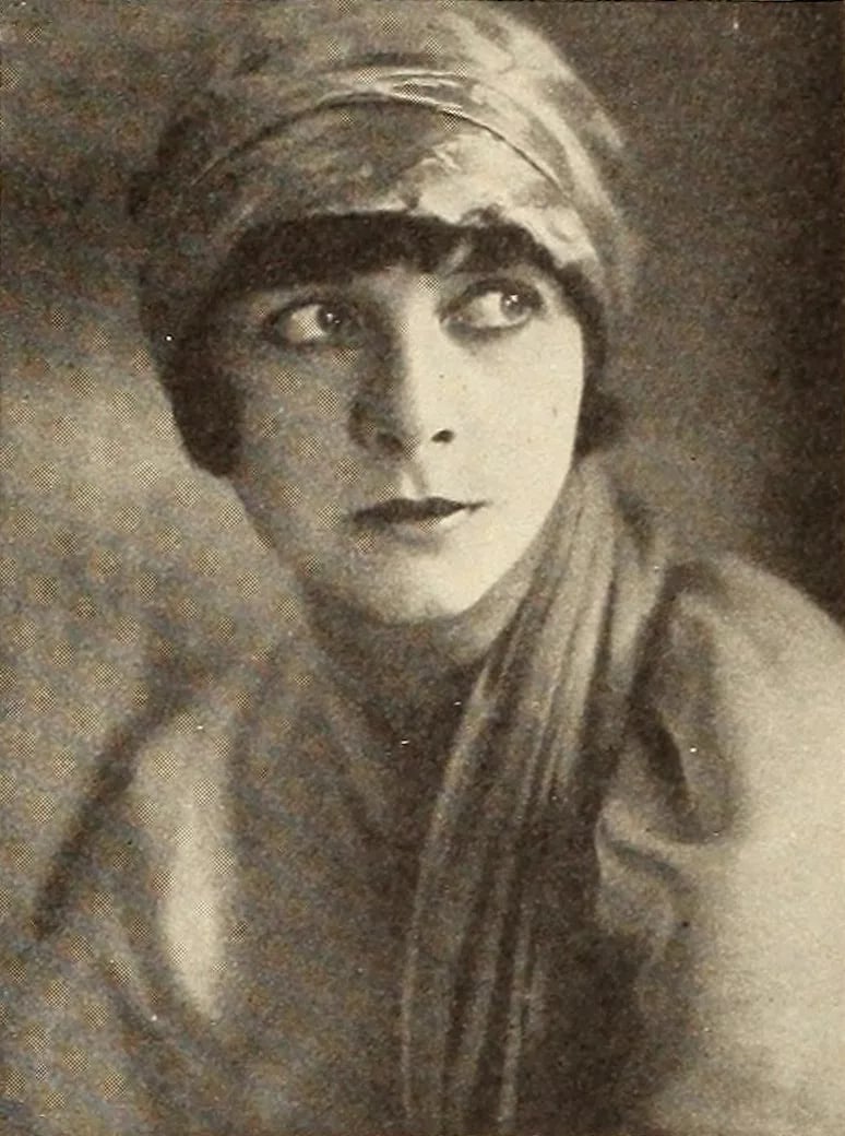Portrait of Mabel Forrest (1894–1967) – memorial page