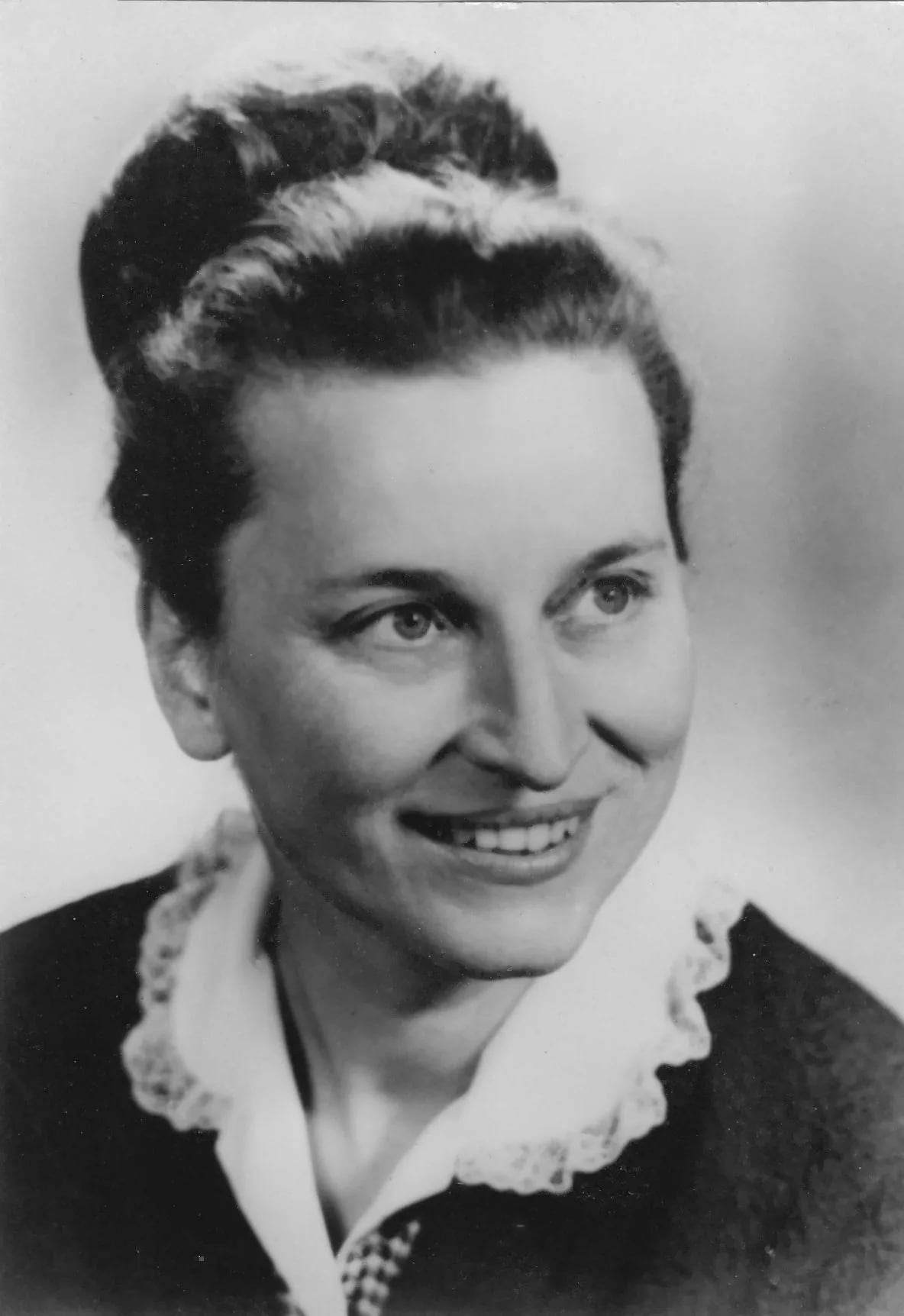 Porträt von Helga Isenberg (1925–2020) – Gedenkseite
