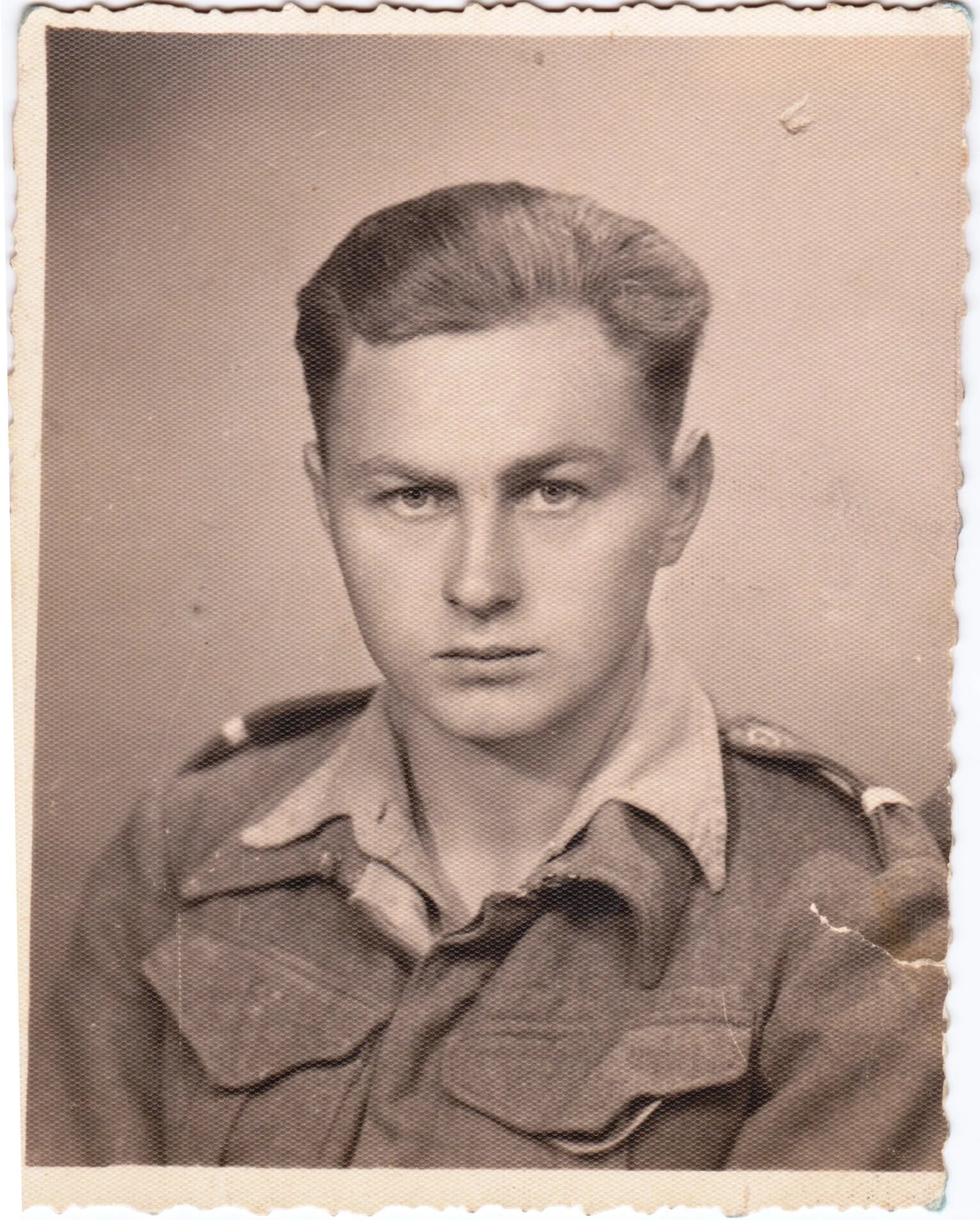 Portrait of Stanisław Mroszczak (1920–2017) – memorial page
