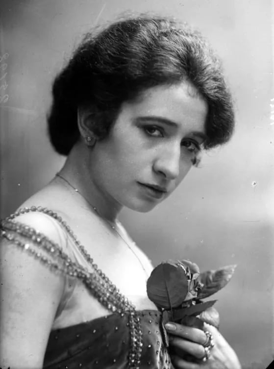 Portrait of Wanda Capodaglio (1889–1980) – memorial page