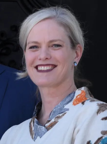 Porträt von Julia Marciari Alexander (1967–2025) – Gedenkseite