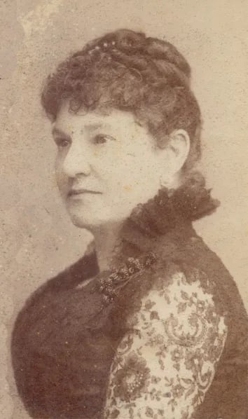 Porträt von Waldina Dávila de Ponce (1831–1900) – Gedenkseite