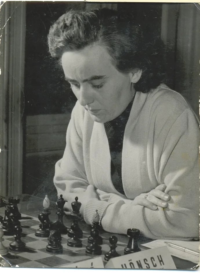 Portrait of Irén Hönsch (1932–2021) – memorial page