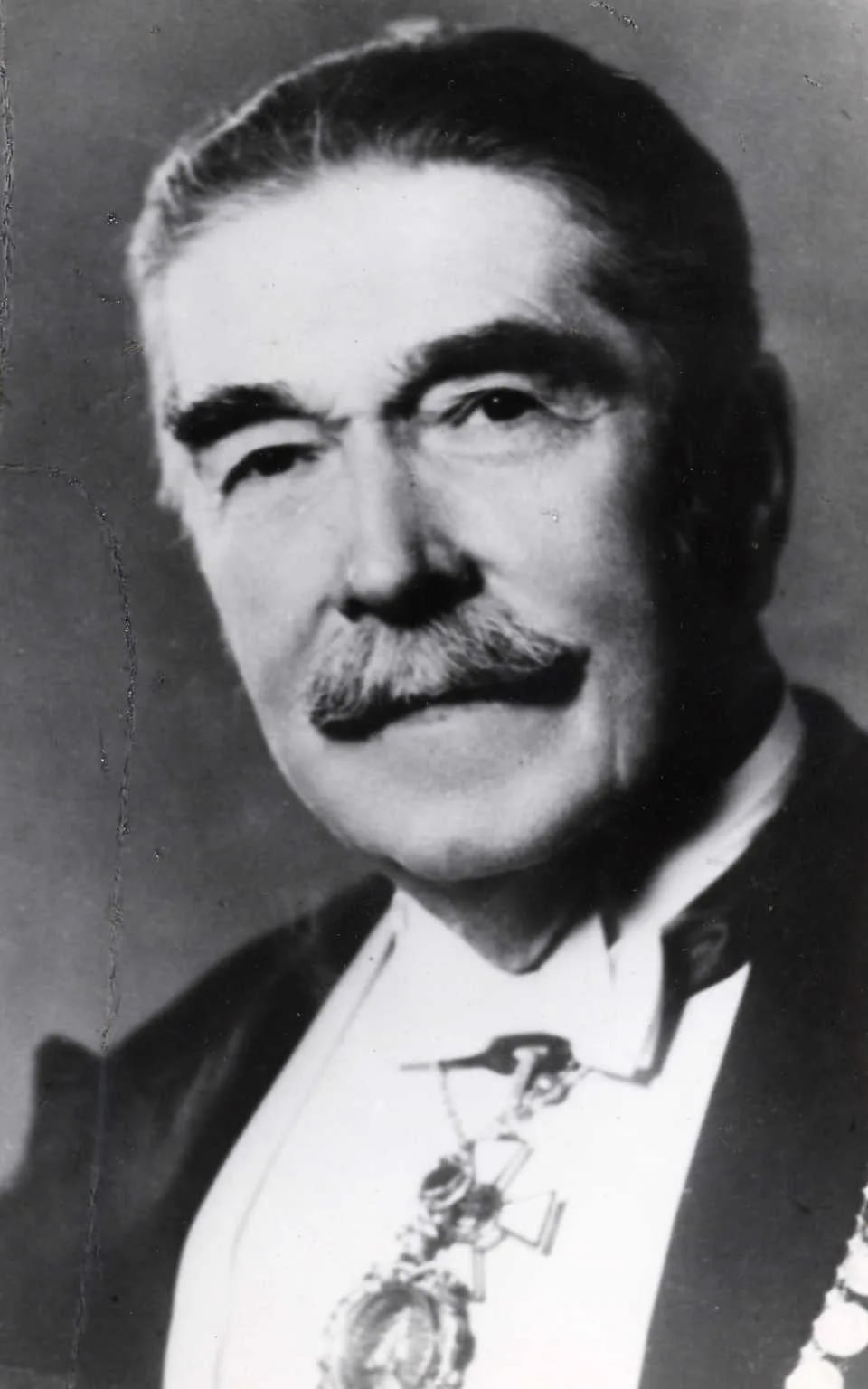 Portrait of Dezső Hültl (1870–1945) – memorial page