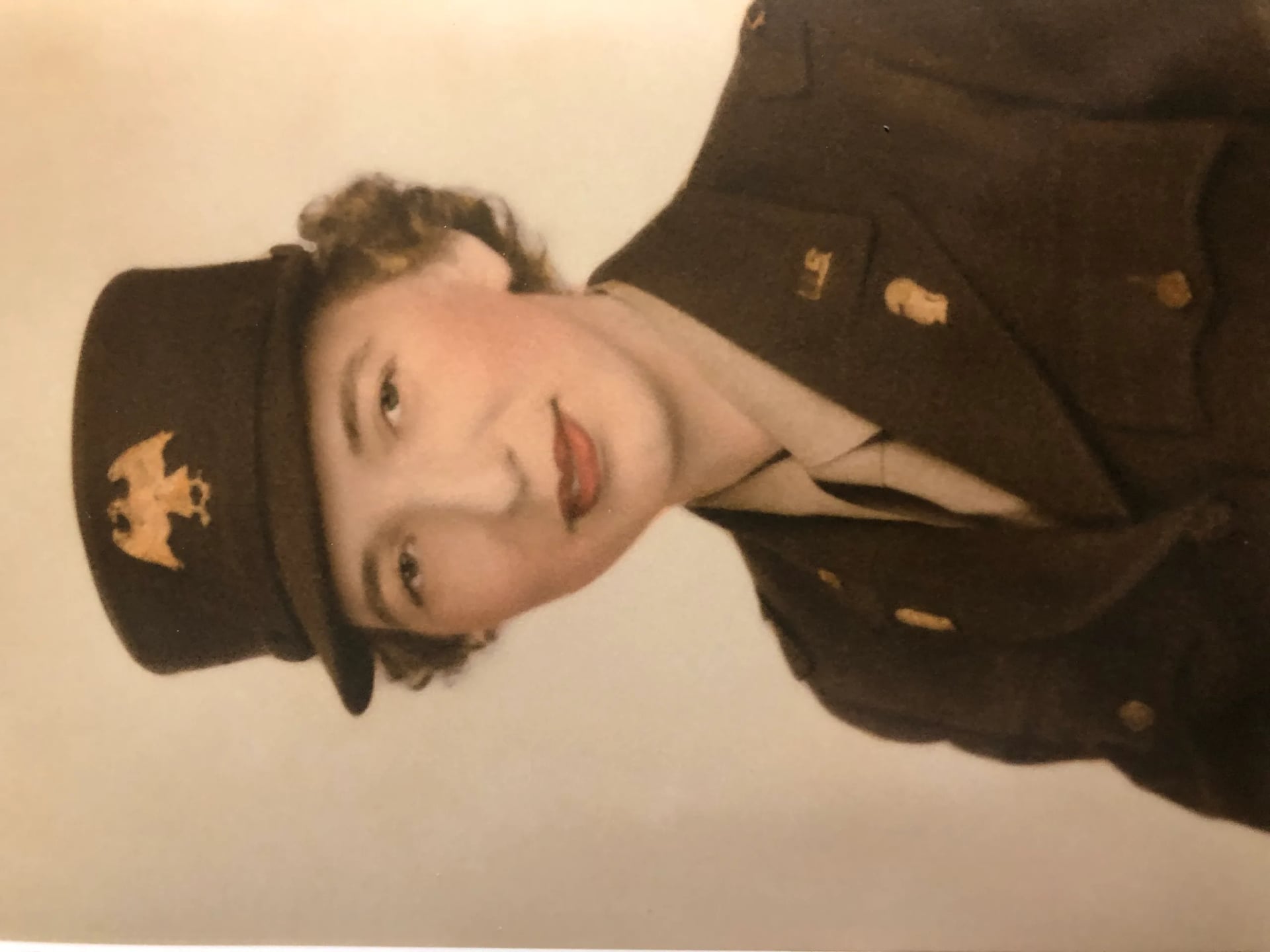 Portrait of Helen Freudenberger Holmes (1915–1997) – memorial page