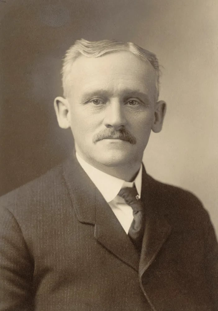 Porträt von James Albert Jones (1853–1913) – Gedenkseite