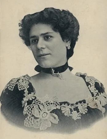 Porträt von Emília de Oliveira (1874–1968) – Gedenkseite