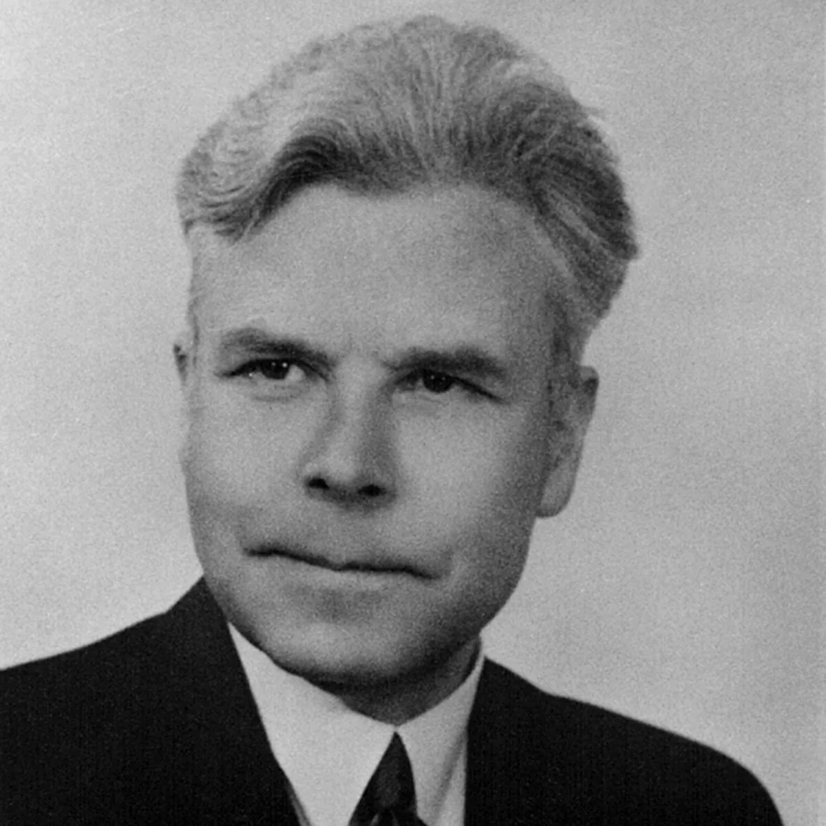 Portrait of Peter Hove (1904–1981) – memorial page