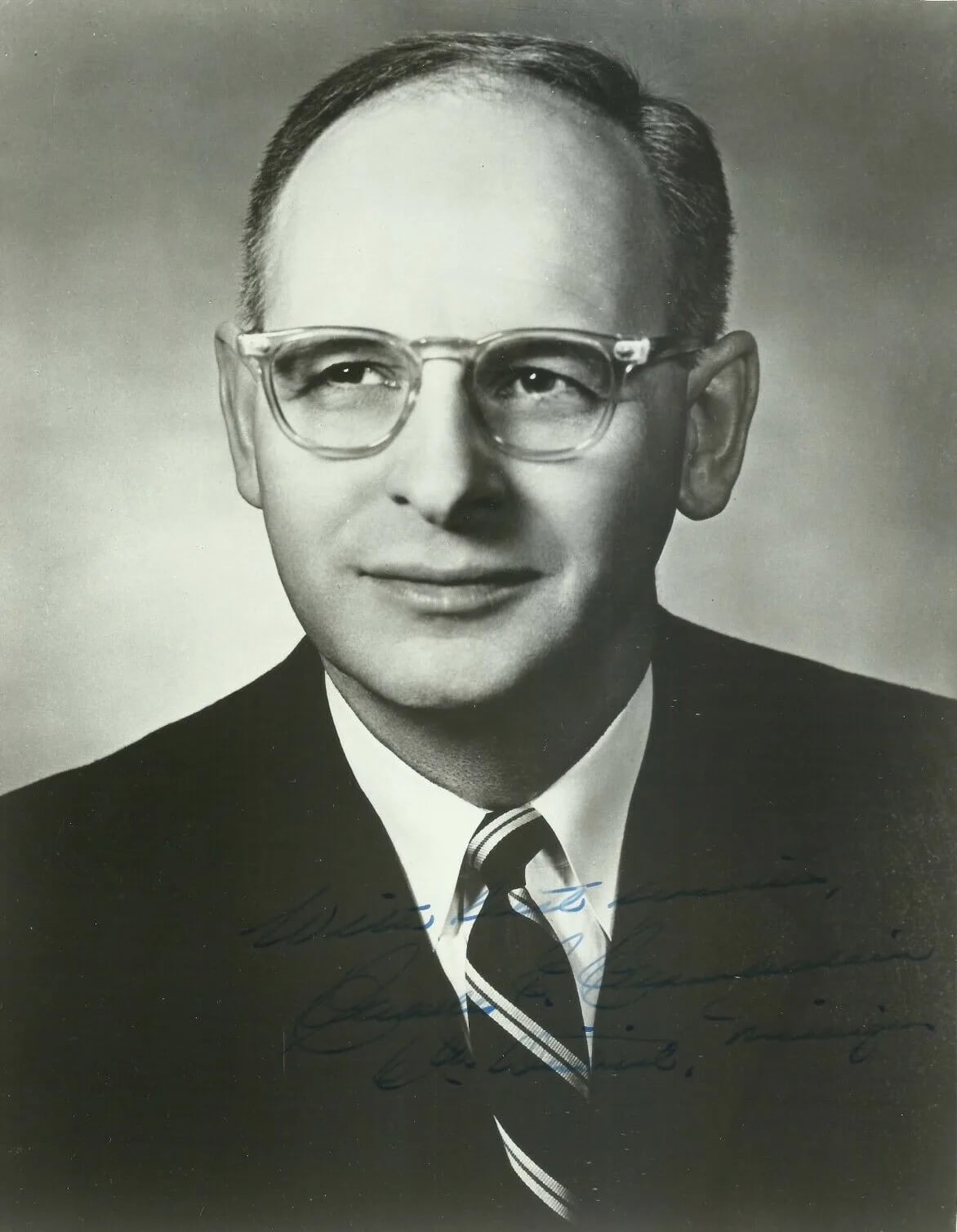 Portrait of Charles E. Chamberlain (1917–2002) – memorial page
