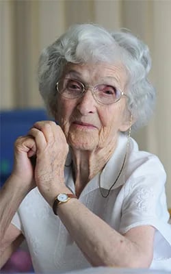 Porträt von Denise Meunier (1918–2022) – Gedenkseite