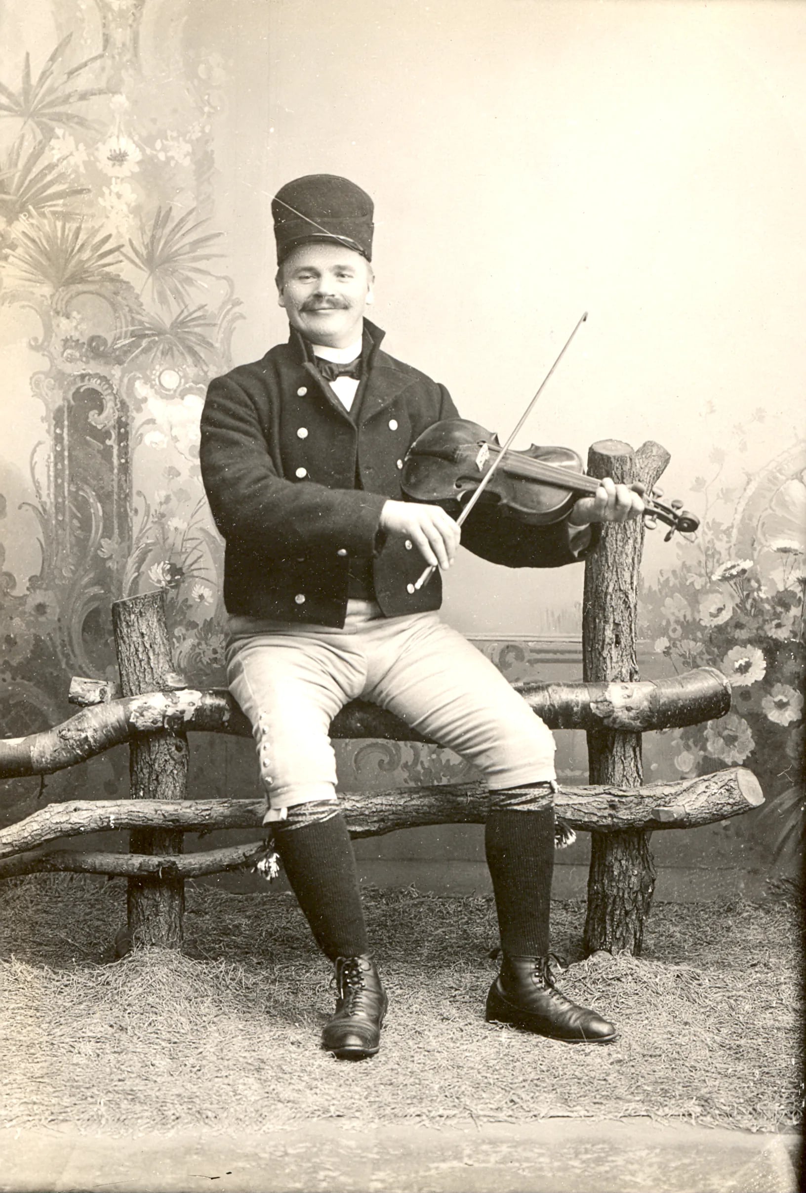 Portrait of Lars Åhs (1872–1930) – memorial page