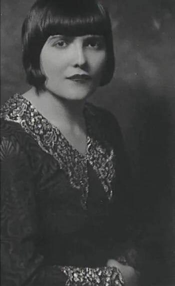 Porträt von Elvira Poli (1893–1977) – Gedenkseite