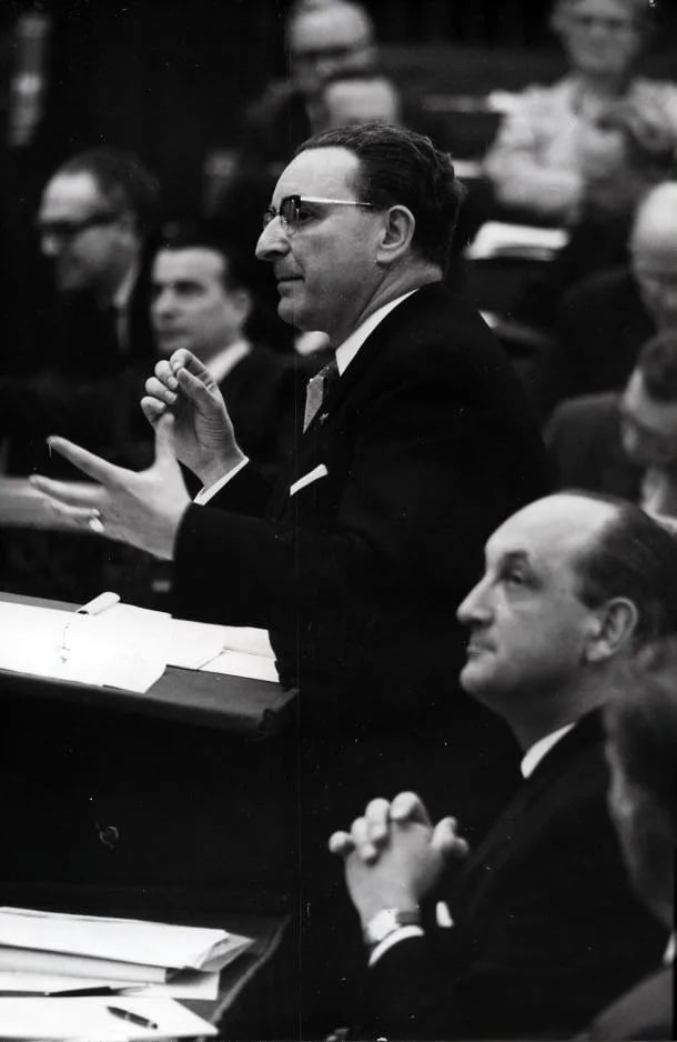 Portrait of Charles van Rooy (1912–1996) – memorial page
